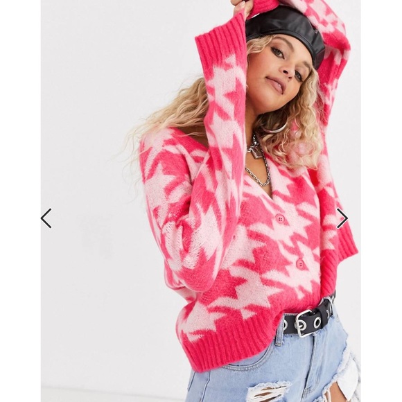 The Ragged Priest Oversized Cropped Cardigan in Pink Houndstooth - Picture 2 of 6